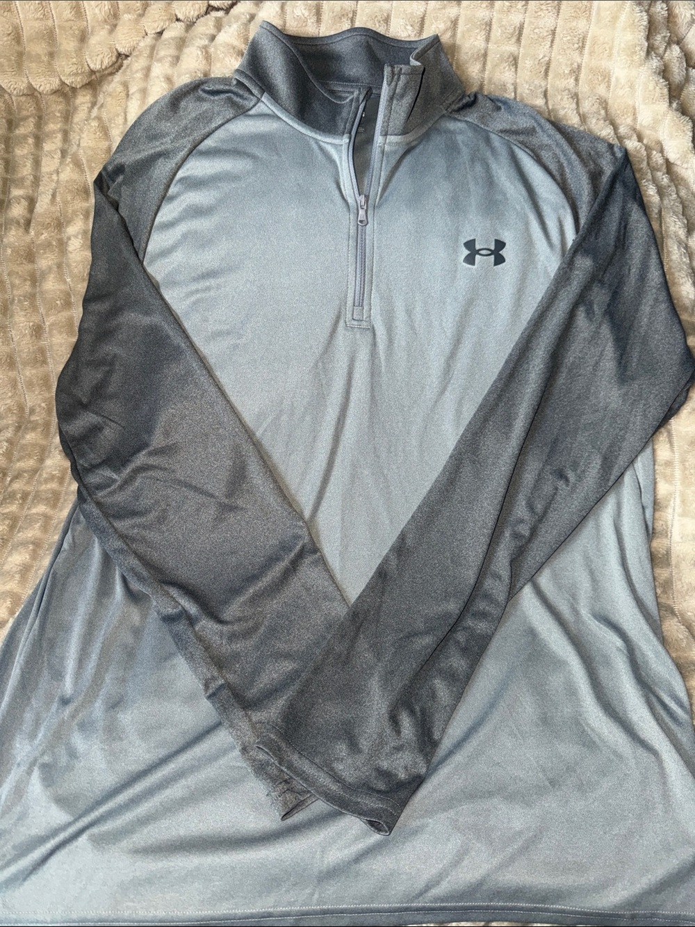 Under Armour Men’s Two-Tone Gray Quarter-Zip light weight shirt